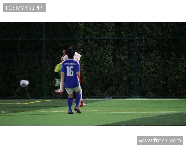 美女视角独到点评足球球星魅力与技术兼具的精彩瞬间